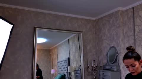 Donna online show from 11/30/25, 07:07