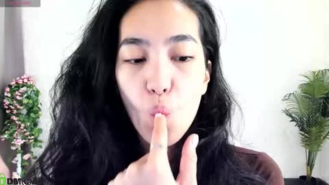 Aura online show from 11/04/25, 03:05