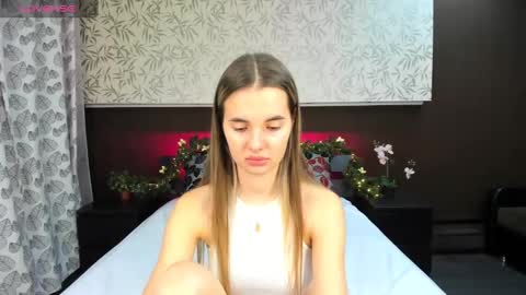 Snapshot of donnaaa_evans chatting on 12/20/24, 10:32 Donna On GMT2 Mon-Fri 3-9 AM online show from 12/20/24, 10:32