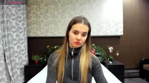 Snapshot of donnaaa_evans chatting on 12/29/24, 11:50 Donna On GMT2 Mon-Fri 3-9 AM online show from 12/29/24, 11:50