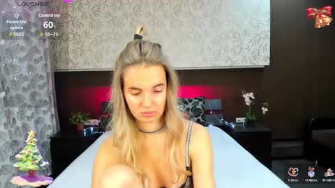 Snapshot of donnaaa_evans chatting on 01/12/25, 04:00 Donna On GMT2 Mon-Fri 3-9 AM online show from 01/12/25, 04:00