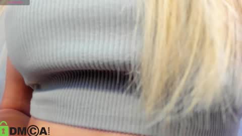 Snapshot of donnaaa_evans chatting on 09/12/25, 12:11 Donna On GMT2 Mon-Fri 3-9 AM online show from 09/12/25, 12:11