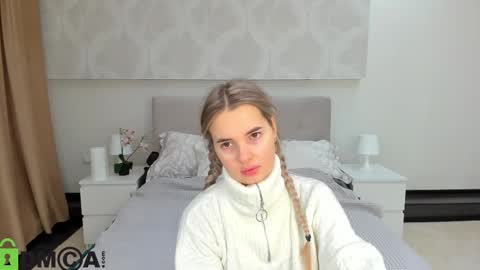 Snapshot of donnaaa_evans chatting on 11/12/25, 12:00 Donna On GMT2 Mon-Fri 3-9 AM online show from 11/12/25, 12:00