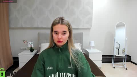 Snapshot of donnaaa_evans chatting on 11/23/25, 11:59 Donna On GMT2 Mon-Fri 3-9 AM online show from 11/23/25, 11:59