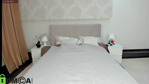 Snapshot of donnaaa_evans chatting on 11/28/25, 12:13 Donna On GMT2 Mon-Fri 3-9 AM online show from 11/28/25, 12:13