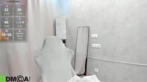 Snapshot of donnaaa_evans chatting on 12/19/25, 12:50 Donna On GMT2 Mon-Fri 3-9 AM online show from 12/19/25, 12:50