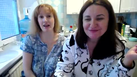 Snapshot of donnalimadonna chatting on 01/14/25, 07:17 Tatiana 43 curvy sexy body and Joanna redhead 39 years online show from 01/14/25, 07:17