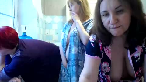 Snapshot of donnalimadonna chatting on 01/27/25, 10:06 Tatiana 43 curvy sexy body and Joanna redhead 39 years online show from 01/27/25, 10:06
