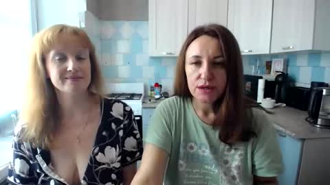 Snapshot of donnalimadonna chatting on 09/10/25, 07:52 Tatiana 43 curvy sexy body and Joanna redhead 39 years online show from 09/10/25, 07:52