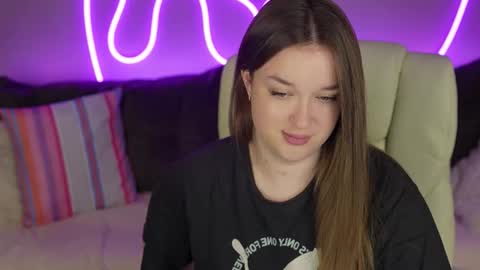 DONNA online show from 11/17/25, 02:34