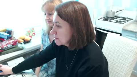 DonnaMagdalena online show from 11/11/25, 08:25