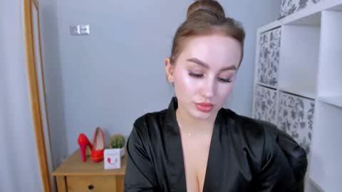 Snapshot of donnasensual chatting on 11/19/25, 03:45 DonnaSensual online show from 11/19/25, 03:45