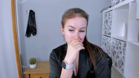 Snapshot of donnasensual chatting on 12/13/25, 08:14 DonnaSensual online show from 12/13/25, 08:14