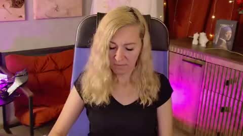 Donna online show from 06/18/26, 08:02