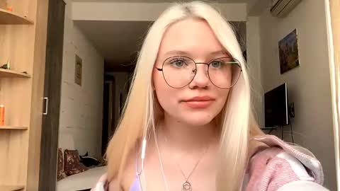 Snapshot of donnettakeblish chatting on 10/20/25, 12:16 Stella online show from 10/20/25, 12:16