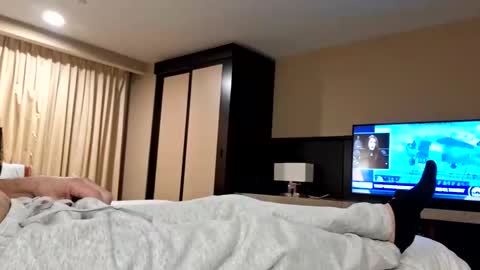 donwyan4 online show from 12/17/25, 09:04