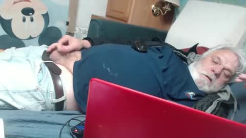 Snapshot of doouugcumming chatting on 02/14/25, 09:03 cummingdoouug online show from 02/14/25, 09:03