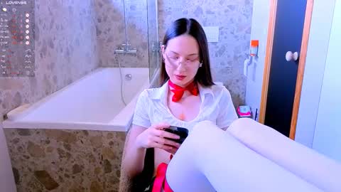 Dora  online show from 10/19/25, 09:32