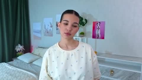 Snapshot of dorarindels chatting on 03/24/26, 12:48 Kiki online show from 03/24/26, 12:48