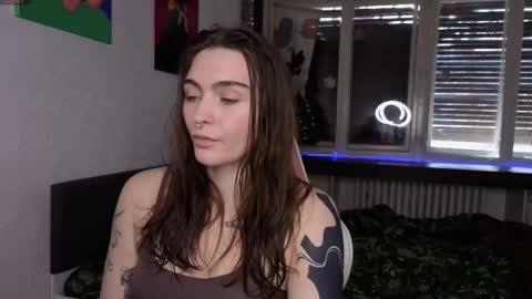 Snapshot of dorfmatratze_ chatting on 12/19/25, 09:16 Alice online show from 12/19/25, 09:16