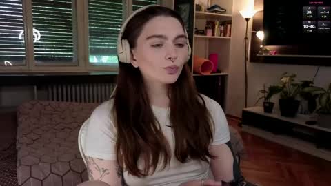 Snapshot of dorfmatratze_ chatting on 05/22/26, 10:43 Alice online show from 05/22/26, 10:43