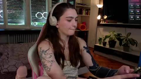 Snapshot of dorfmatratze_ chatting on 05/26/26, 08:32 Alice online show from 05/26/26, 08:32