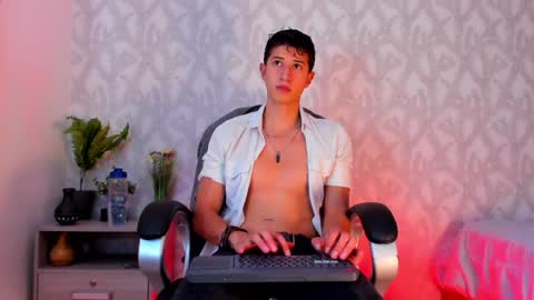 Snapshot of dorian_mystery chatting on 01/14/25, 10:44 dorian_mystery online show from 01/14/25, 10:44
