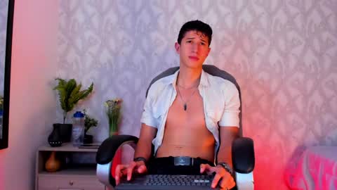 Snapshot of dorian_mystery chatting on 01/15/25, 01:45 dorian_mystery online show from 01/15/25, 01:45