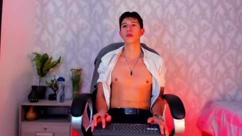 Snapshot of dorian_mystery chatting on 01/15/25, 04:47 dorian_mystery online show from 01/15/25, 04:47