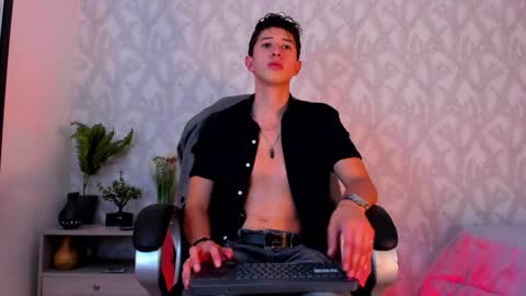 Snapshot of dorian_mystery chatting on 01/19/25, 04:22 dorian_mystery online show from 01/19/25, 04:22