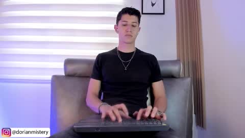 Snapshot of dorian_mystery chatting on 03/19/26, 10:47 dorian_mystery online show from 03/19/26, 10:47