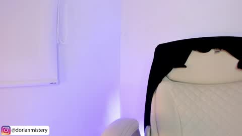 Snapshot of dorian_mystery chatting on 04/14/26, 01:00 dorian_mystery online show from 04/14/26, 01:00