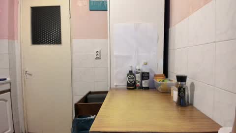 Snapshot of doriancretu95 chatting on 12/01/24, 08:53 menu below online show from 12/01/24, 08:53