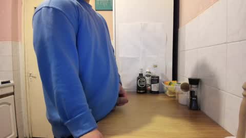 Snapshot of doriancretu95 chatting on 12/13/24, 07:43 menu below online show from 12/13/24, 07:43