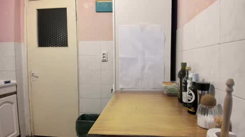 Snapshot of doriancretu95 chatting on 12/24/24, 09:33 menu below online show from 12/24/24, 09:33