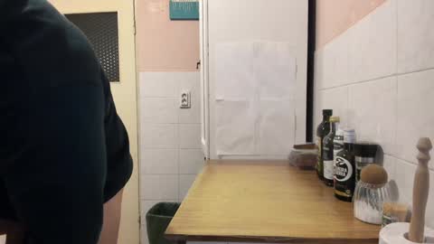 Snapshot of doriancretu95 chatting on 01/02/25, 10:01 menu below online show from 01/02/25, 10:01