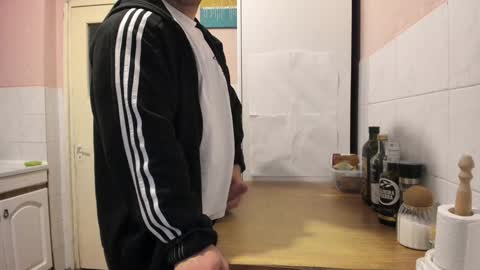 Snapshot of doriancretu95 chatting on 01/12/25, 09:08 menu below online show from 01/12/25, 09:08