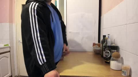 Snapshot of doriancretu95 chatting on 01/16/25, 01:04 menu below online show from 01/16/25, 01:04