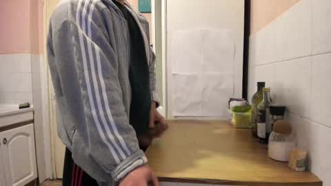 Snapshot of doriancretu95 chatting on 02/27/25, 05:24 menu below online show from 02/27/25, 05:24