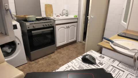 Snapshot of doriancretu95 chatting on 09/10/25, 05:57 menu below online show from 09/10/25, 05:57