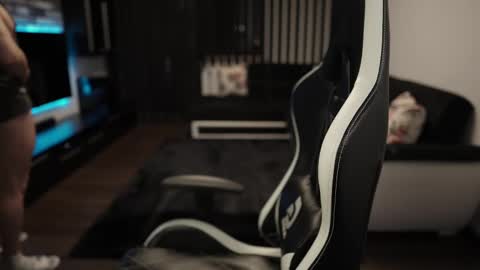 Dorian Reyes online show from 02/19/25, 03:28