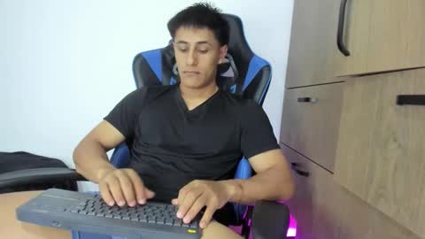 dorman_boy online show from 11/25/25, 02:44