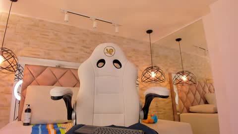  DOROTHY online show from 01/17/25, 05:42