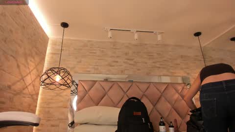  DOROTHY online show from 02/10/25, 03:35