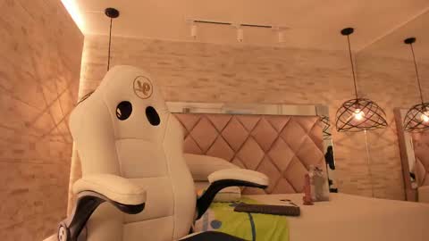  DOROTHY online show from 02/22/25, 06:06