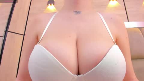 Snapshot of dorothy_vegga chatting on 01/16/26, 07:01 DOROTHY online show from 01/16/26, 07:01