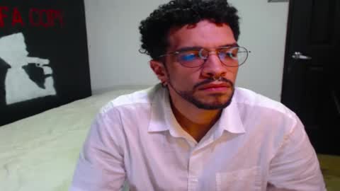 Snapshot of dostoyrodia_34 chatting on 11/25/25, 02:44 will online show from 11/25/25, 02:44