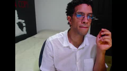 Snapshot of dostoyrodia_34 chatting on 12/17/25, 03:23 will online show from 12/17/25, 03:23