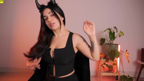 Sara online show from 11/01/25, 01:29