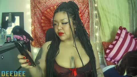 Snapshot of doubleddelirium chatting on 02/16/25, 11:27 DeeDee online show from 02/16/25, 11:27